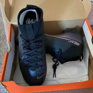 Nike 5Y Junior Superfly 7 academy cleats.  Never been worn in perfect condition.
